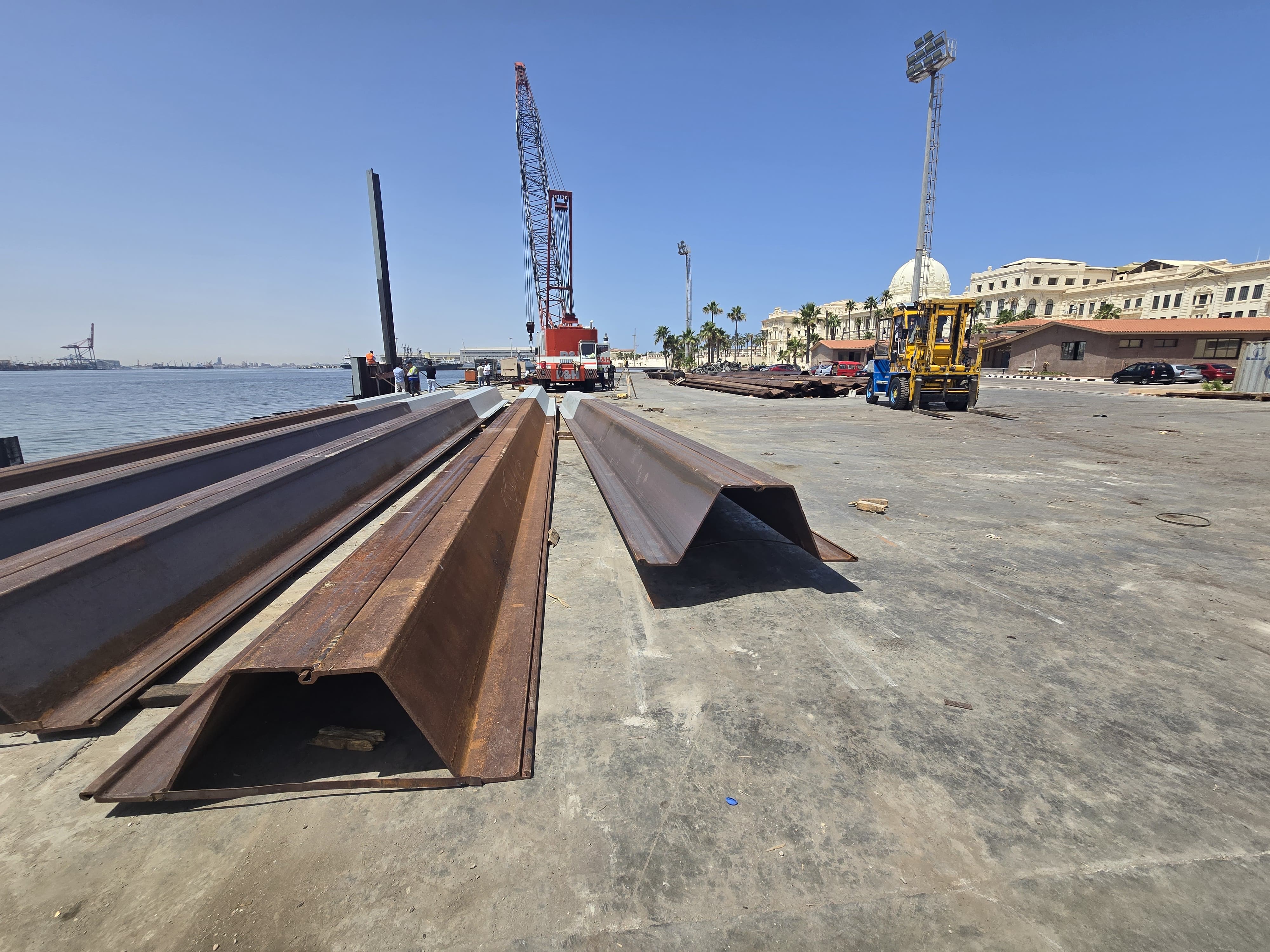 الاعمال البحرية و المعدات