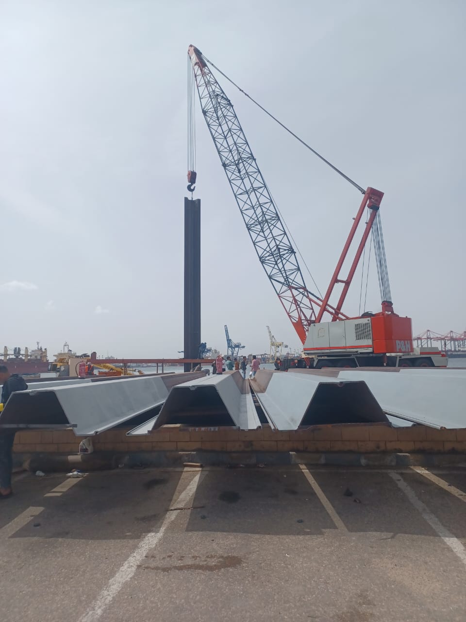 الاعمال البحرية و المعدات