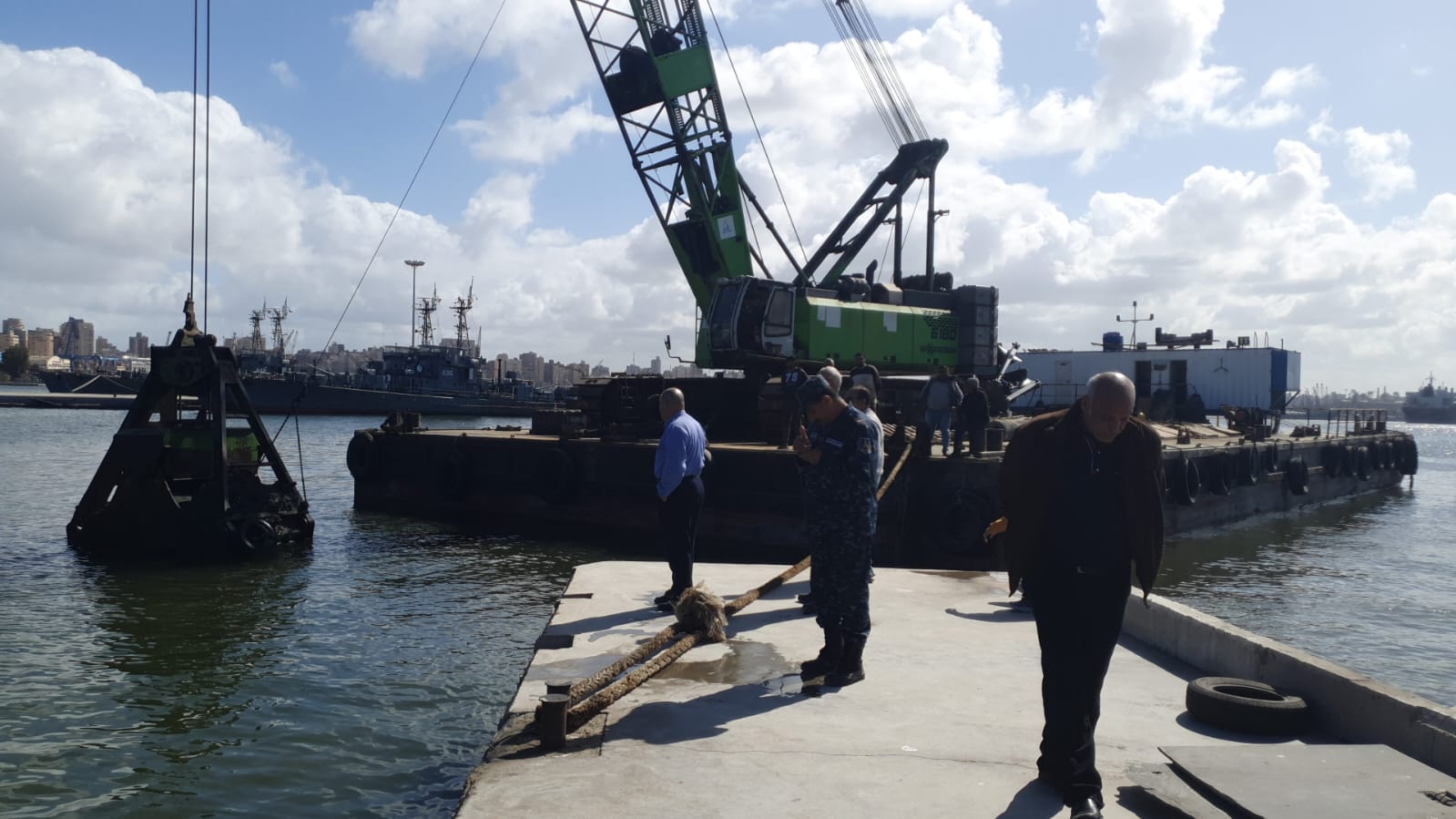 الاعمال البحرية و المعدات